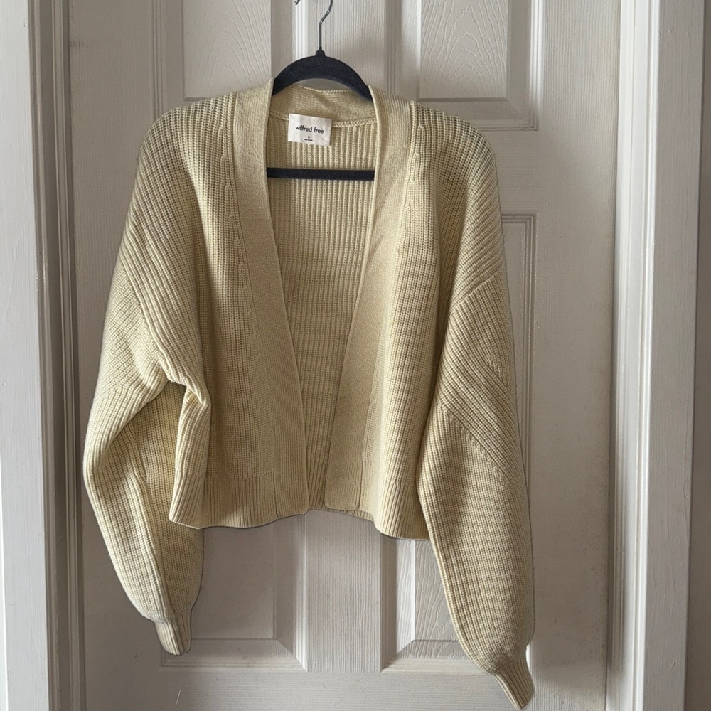 Aritzia 100%Merino Wool Sweater size M